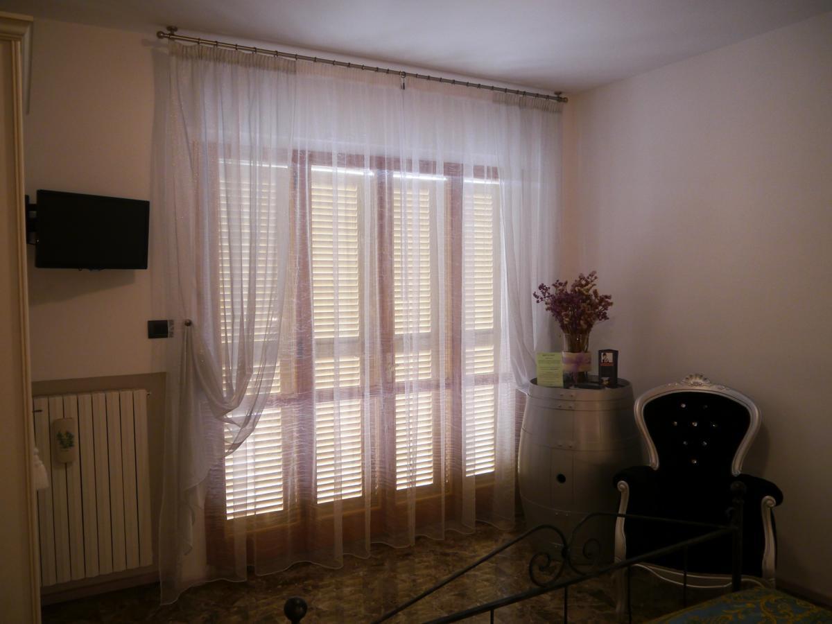 B&B Le Dive Ostra Bagian luar foto