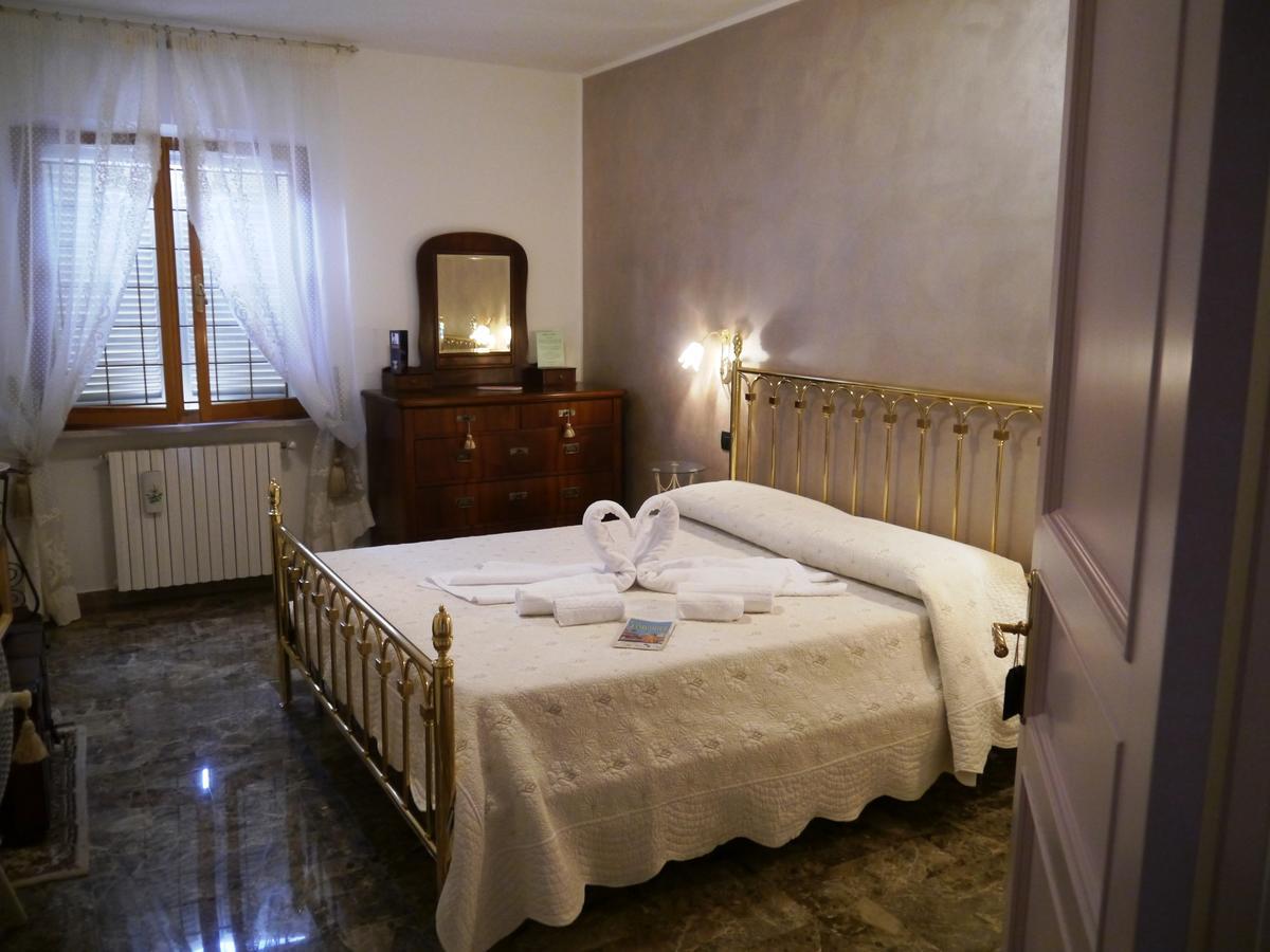 B&B Le Dive Ostra Bagian luar foto