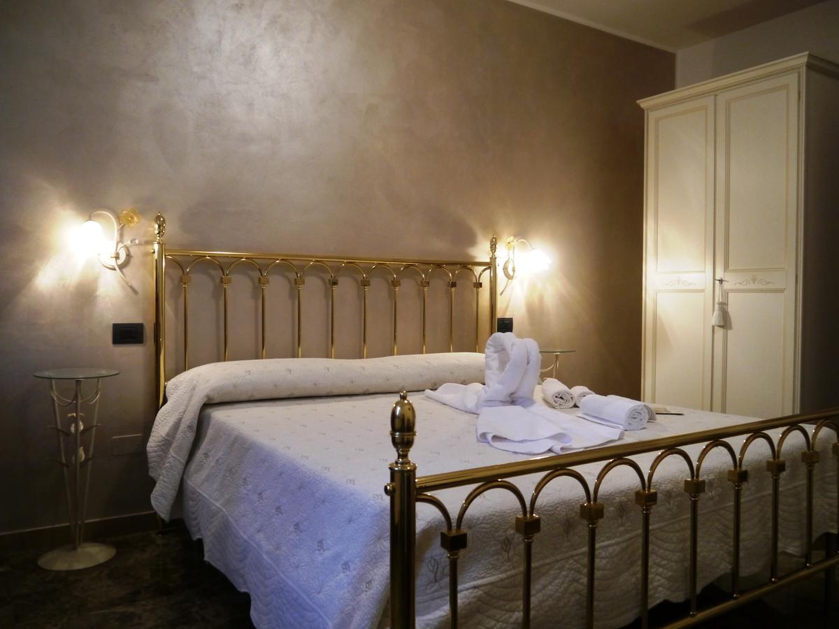 B&B Le Dive Ostra Bagian luar foto