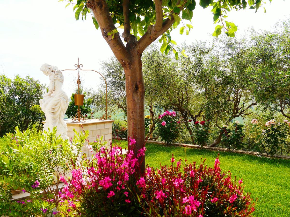 B&B Le Dive Ostra Bagian luar foto