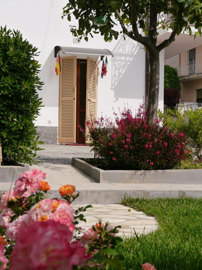 B&B Le Dive Ostra Bagian luar foto